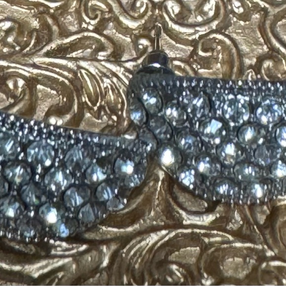 ICY SILVER OVAL EARRINGS - Picture 9 of 11